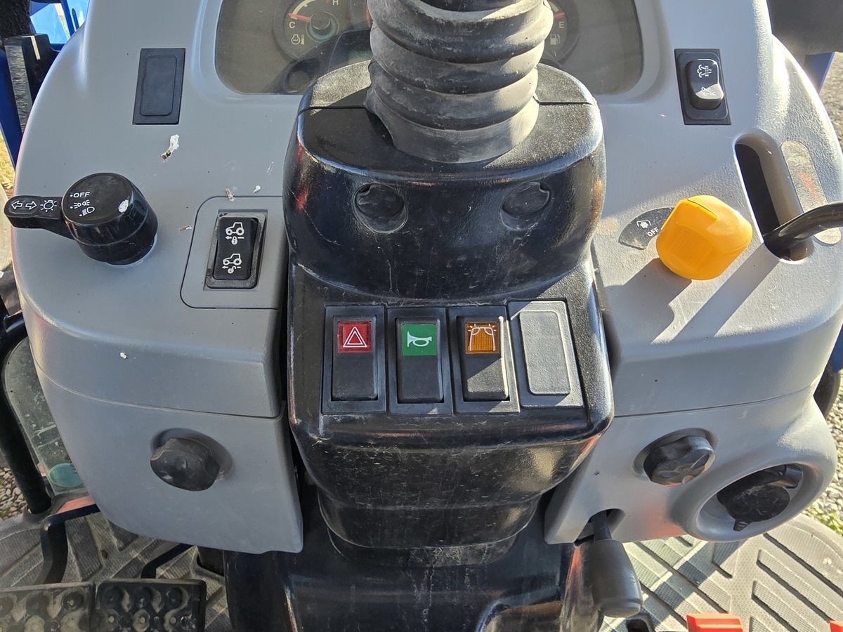 2015 New Holland Boomer 47 Tractor