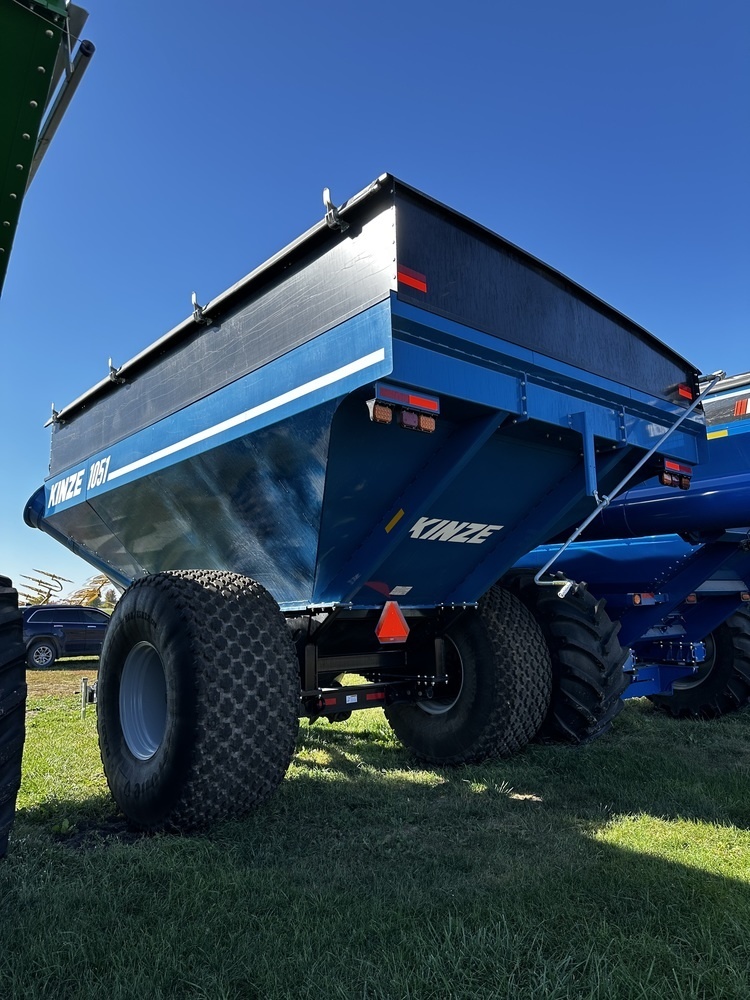 2020 Kinze 1051 Grain Cart