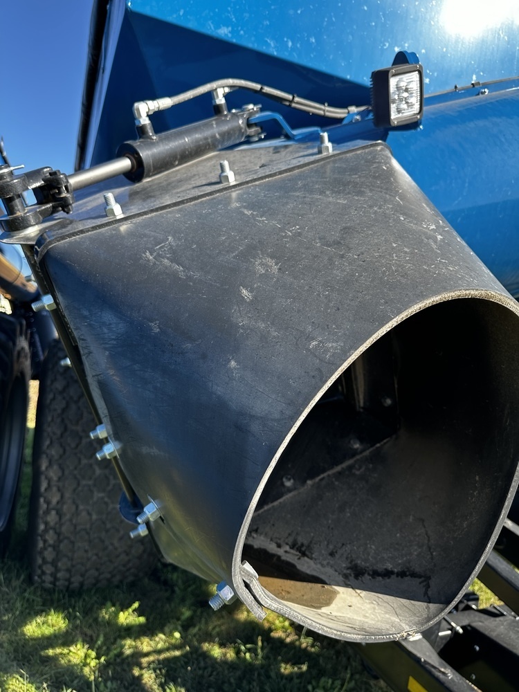 2020 Kinze 1051 Grain Cart