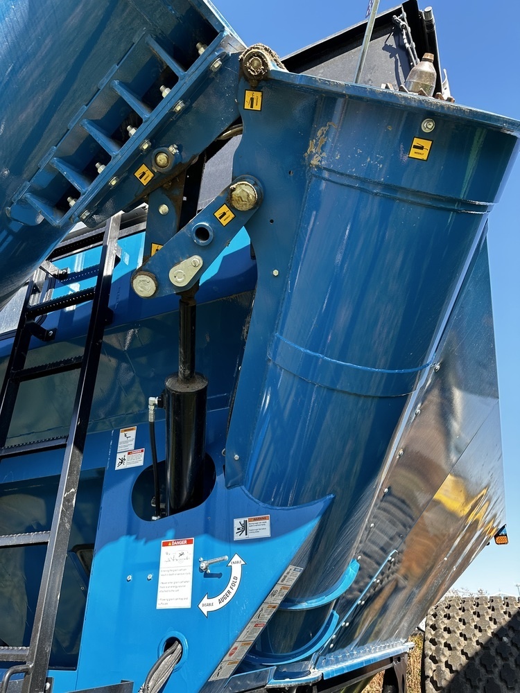 2020 Kinze 1051 Grain Cart