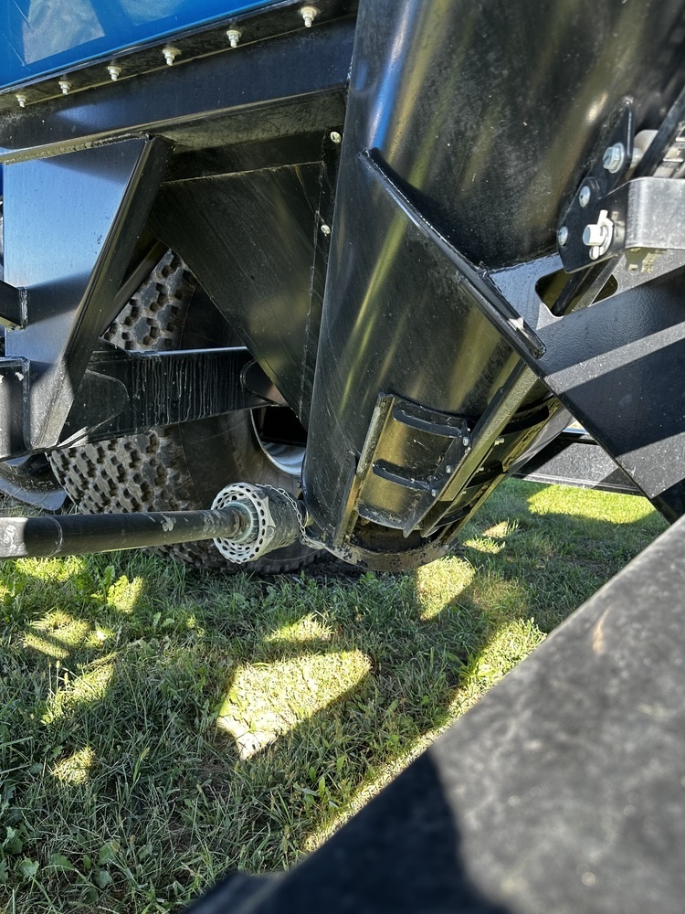 2020 Kinze 1051 Grain Cart