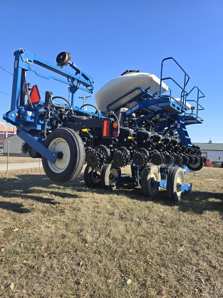 2023 Kinze 3665 Planter