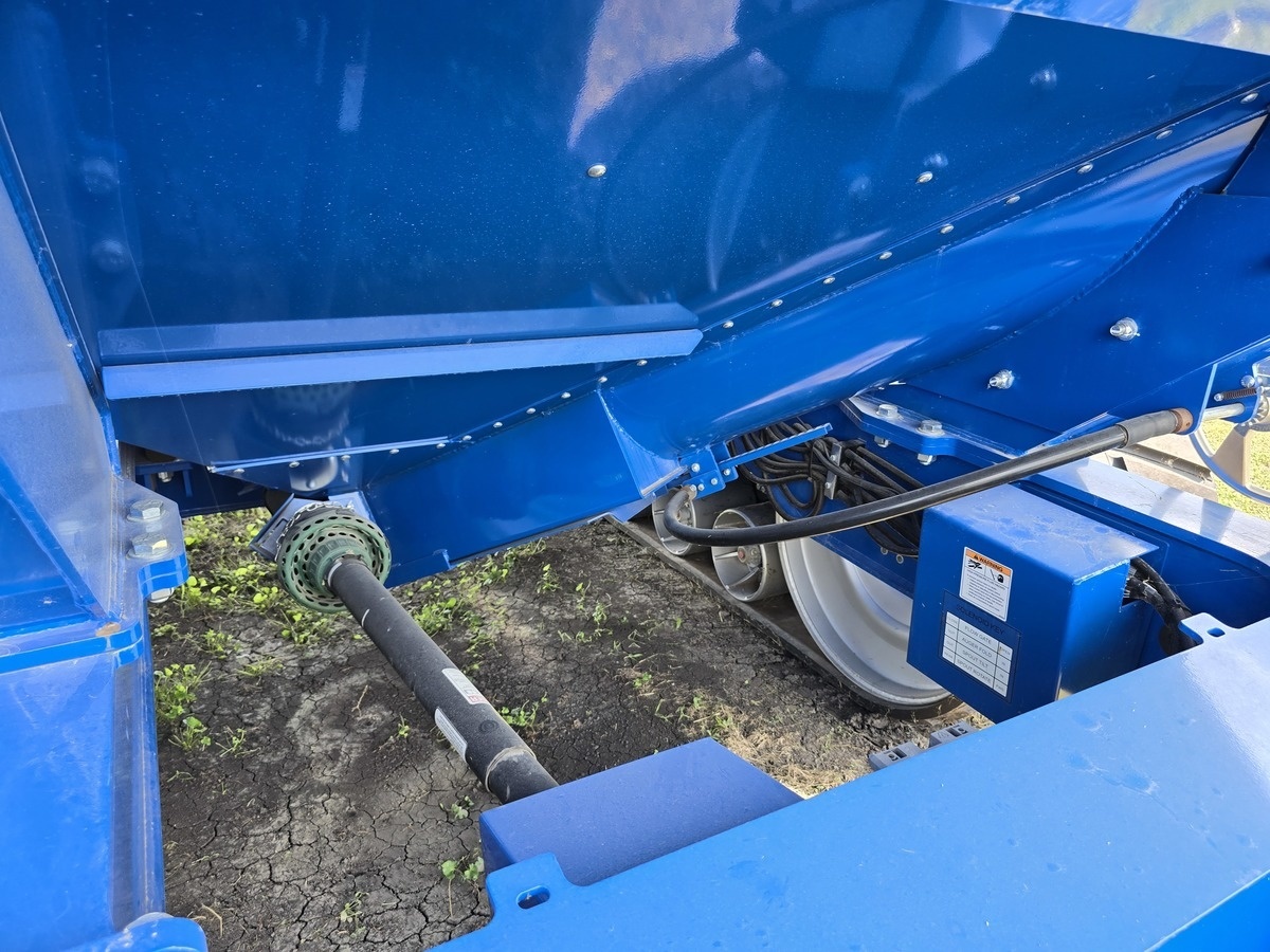 2023 Brandt 1320XT Grain Cart