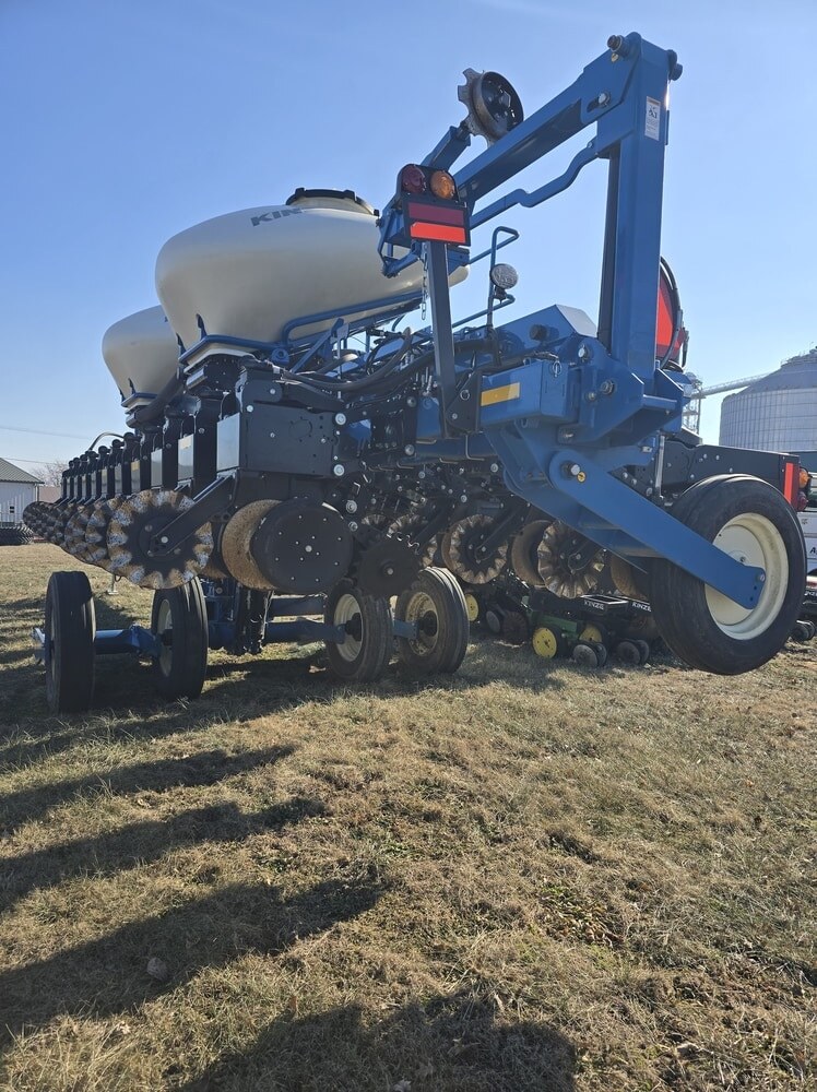 2023 Kinze 3665 Planter