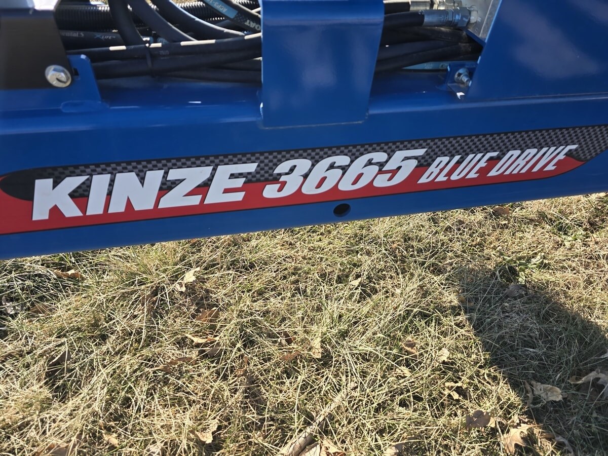 2023 Kinze 3665 Planter