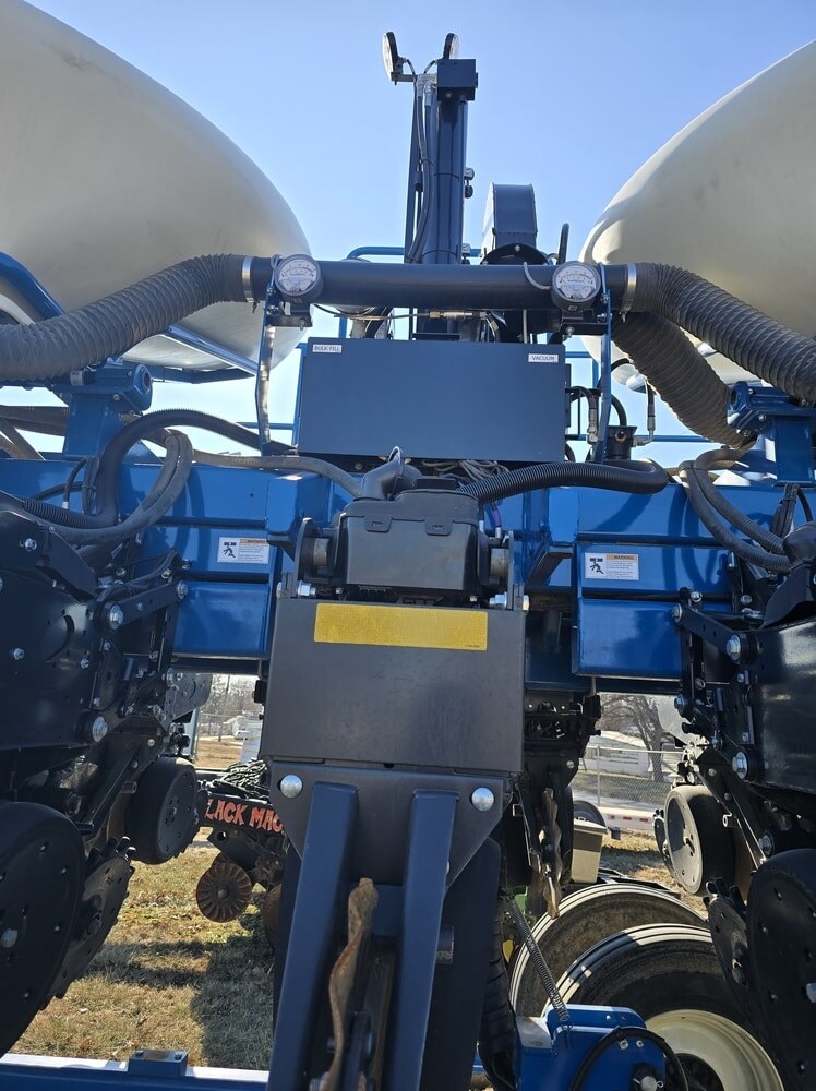 2023 Kinze 3665 Planter
