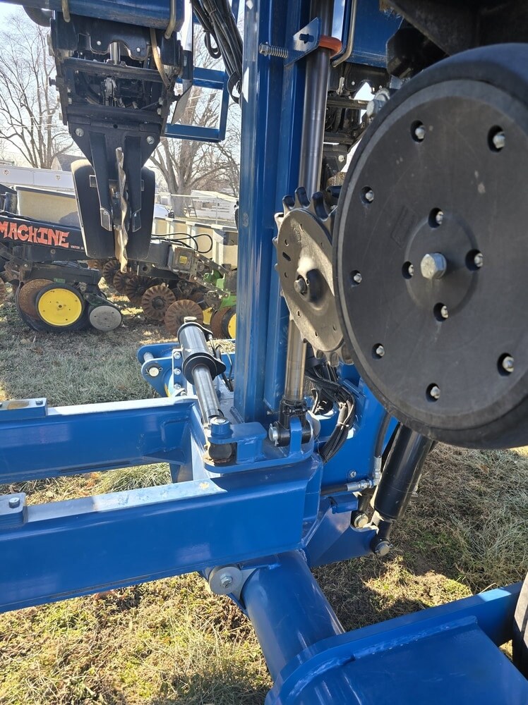 2023 Kinze 3665 Planter
