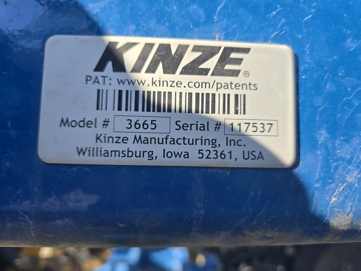 2023 Kinze 3665 Planter