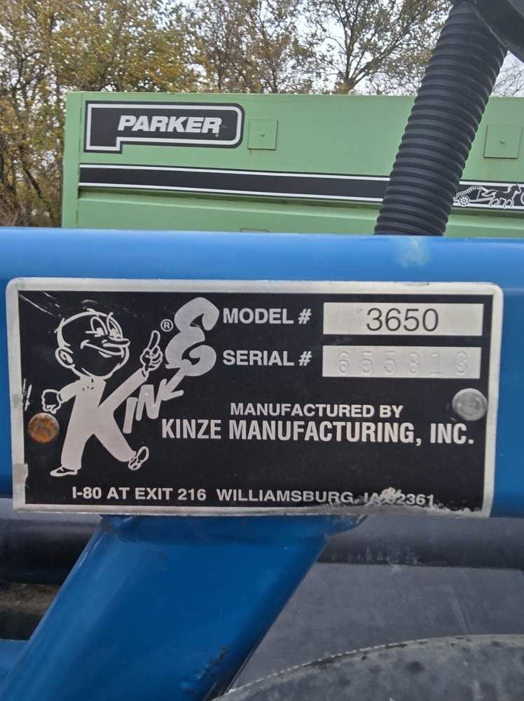 2006 Kinze 3650 Planter