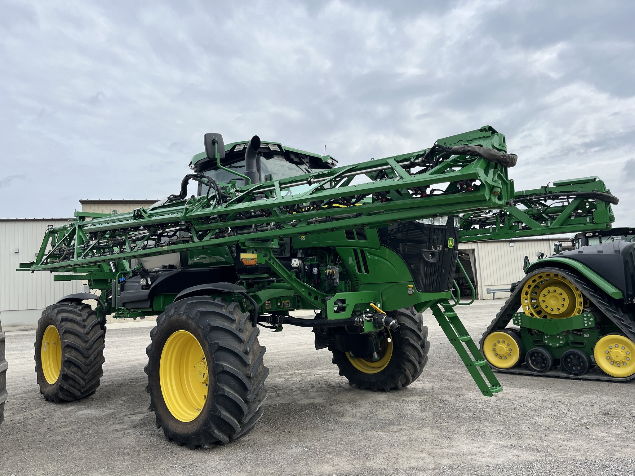 2023 John Deere 410R Self-Propelled Sprayer