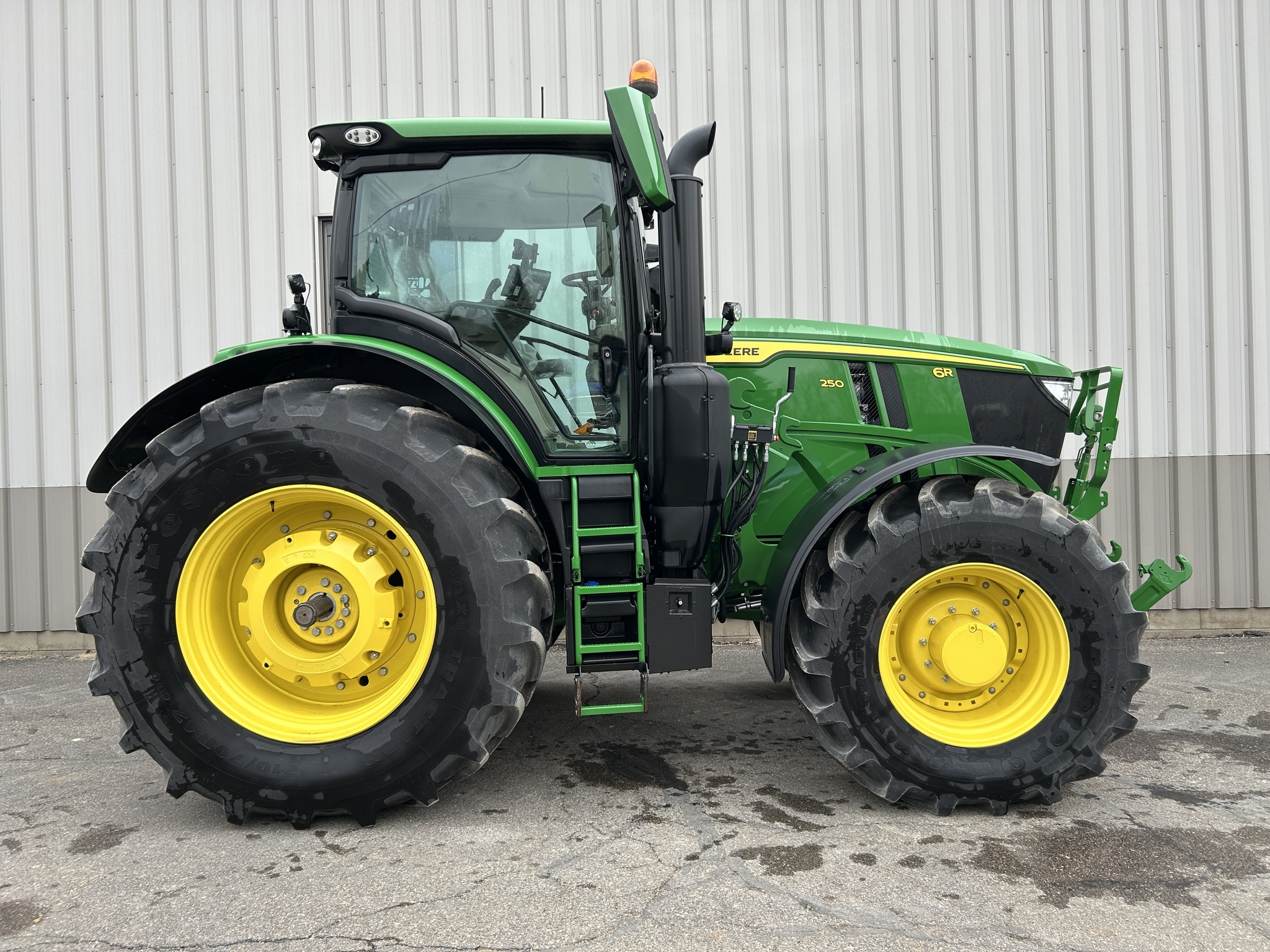 2024 John Deere 6R 250 Tractor