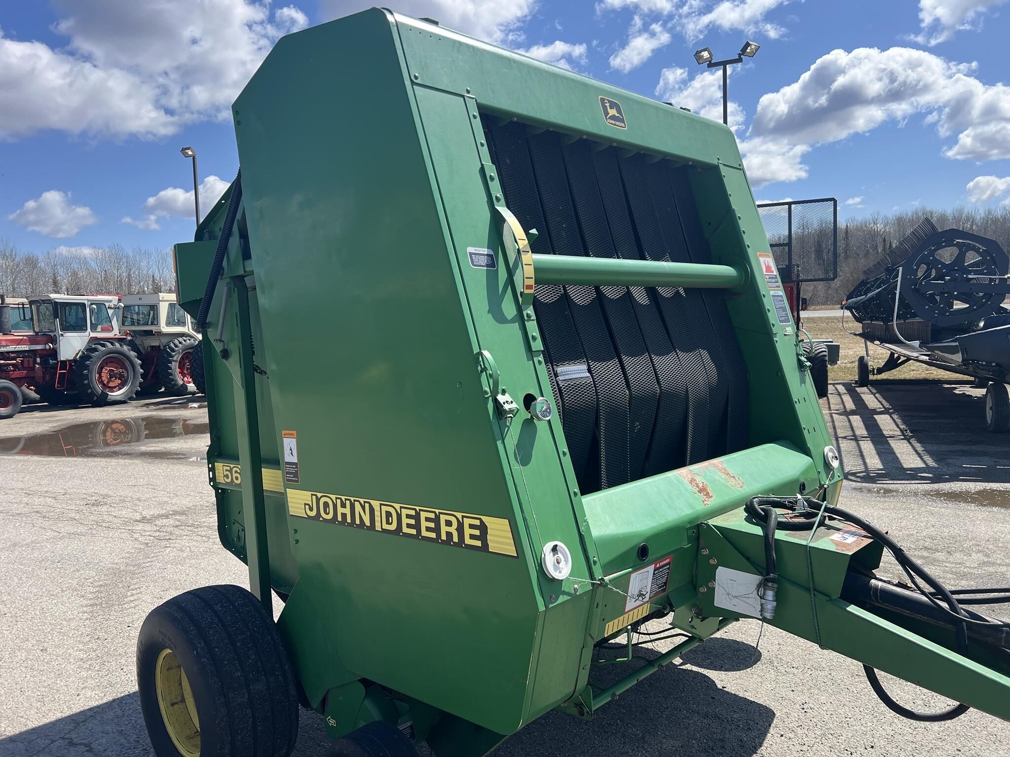 2000 John Deere 566 Round Baler