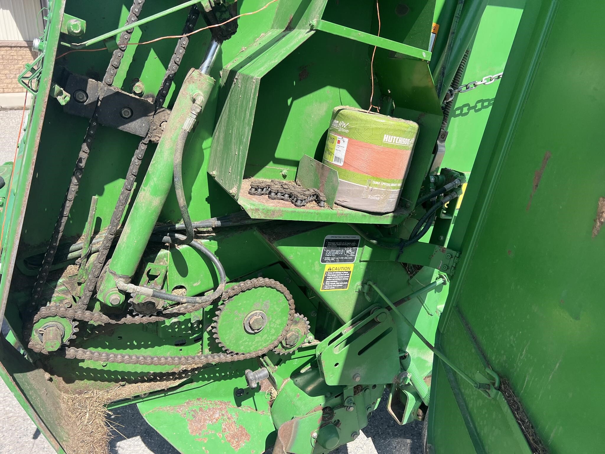 2000 John Deere 566 Round Baler