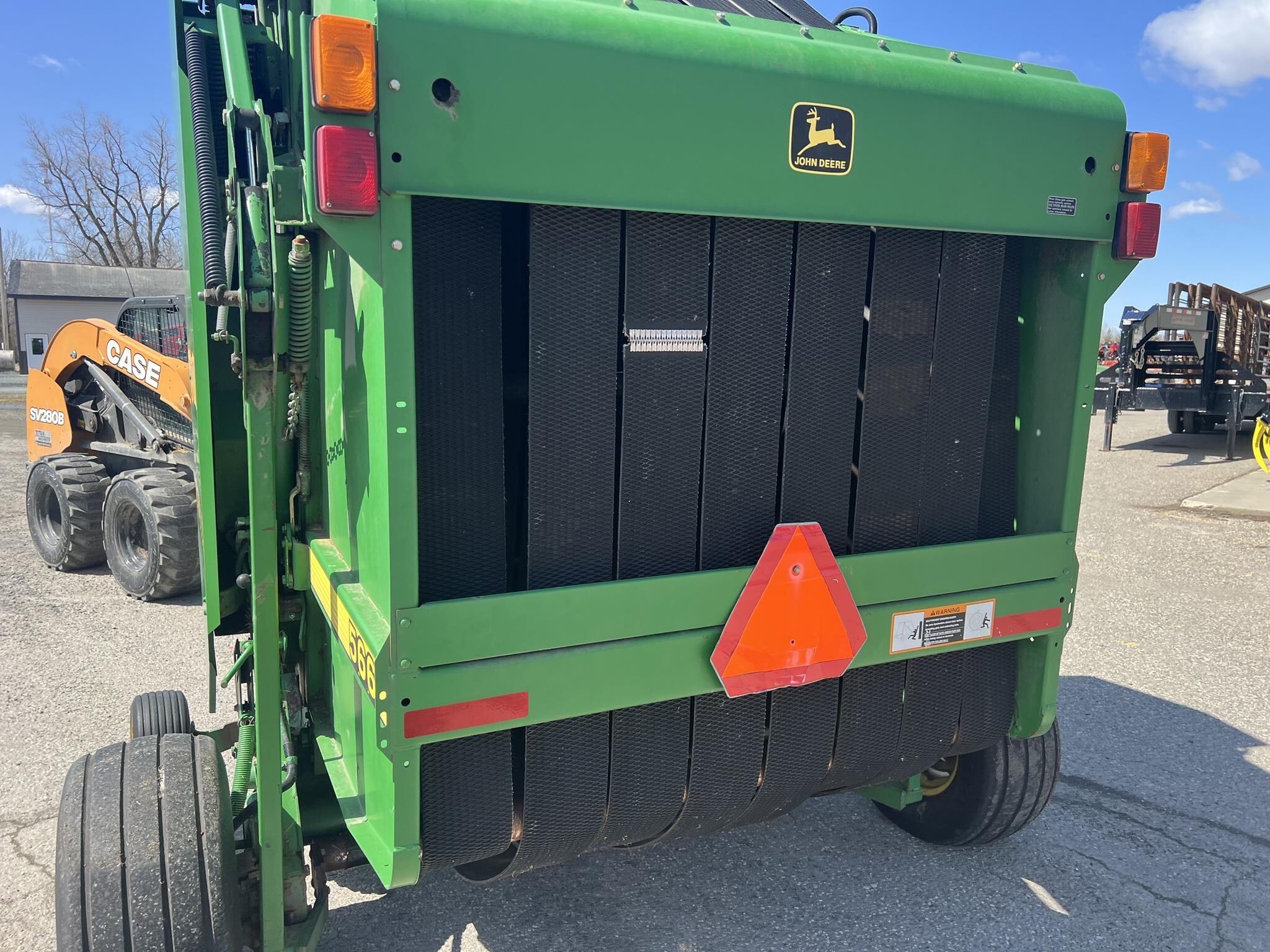 2000 John Deere 566 Round Baler