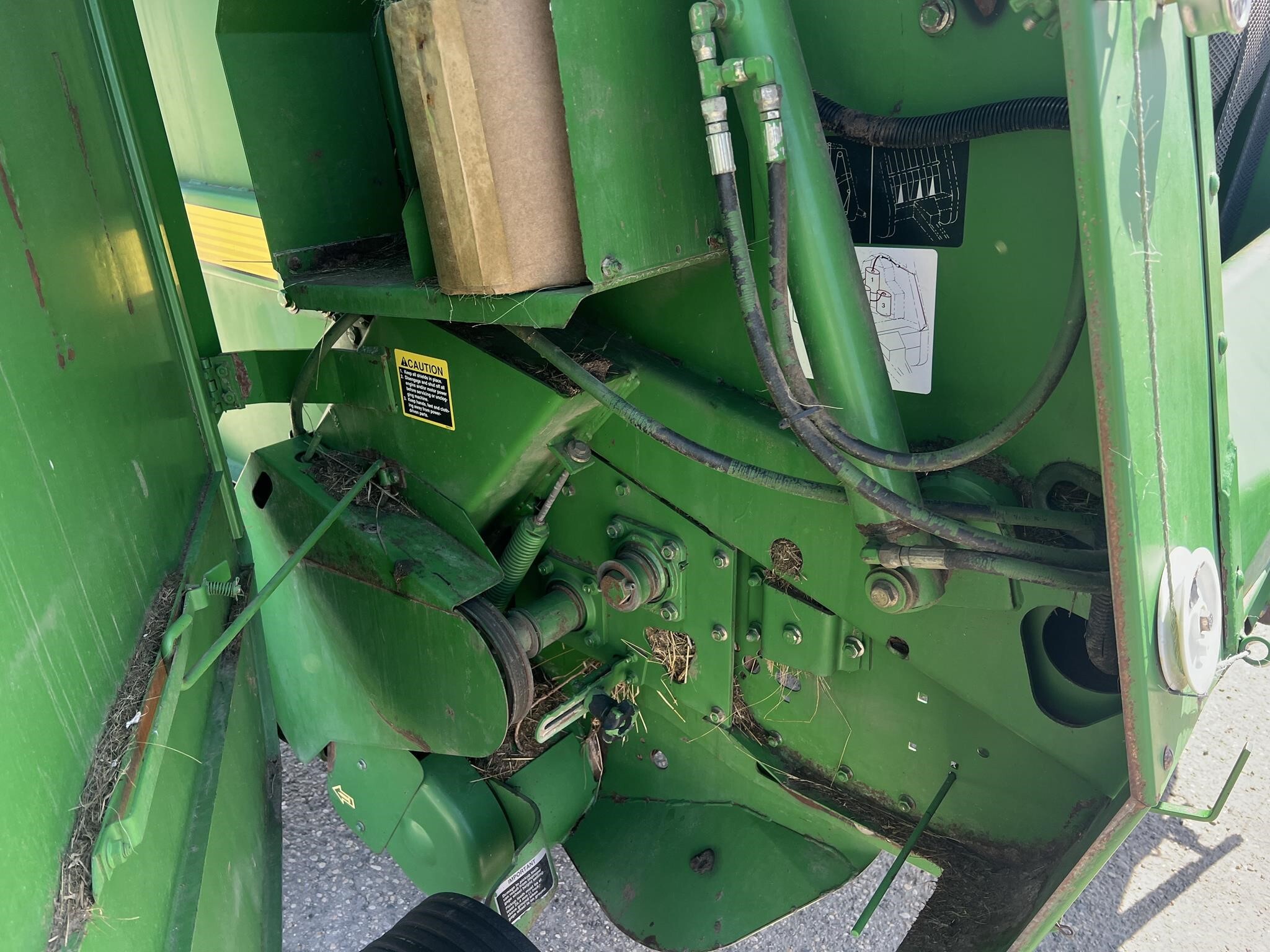 2000 John Deere 566 Round Baler