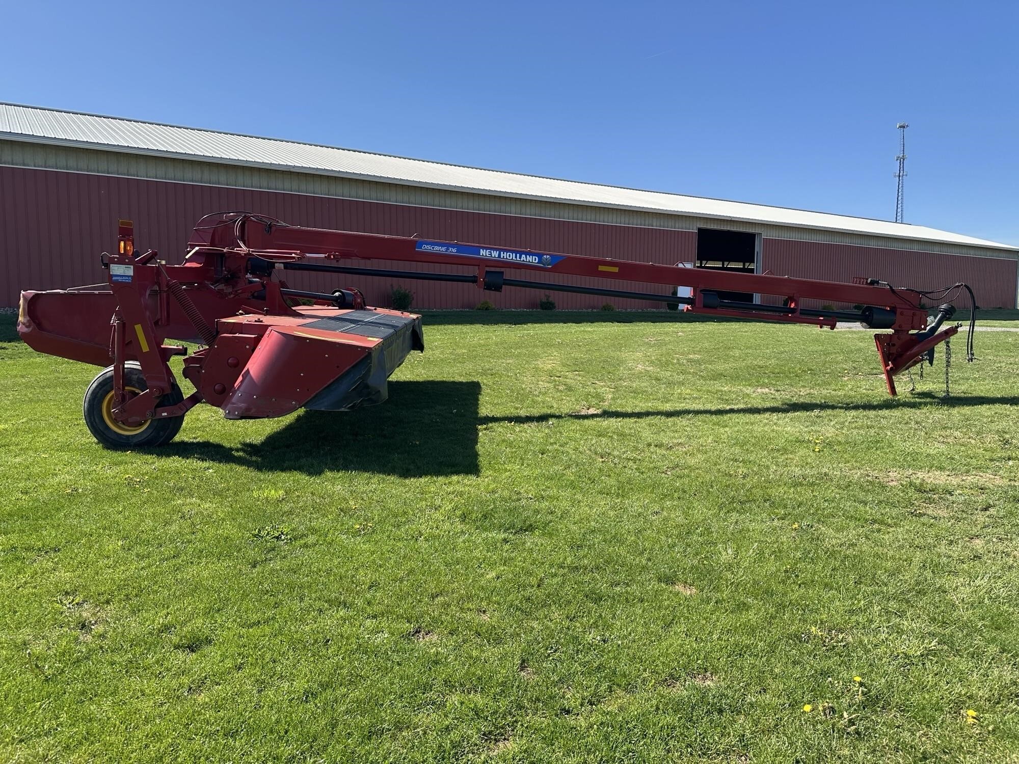 2015 New Holland Discbine 316 Pull-Type Windrowers and Swather