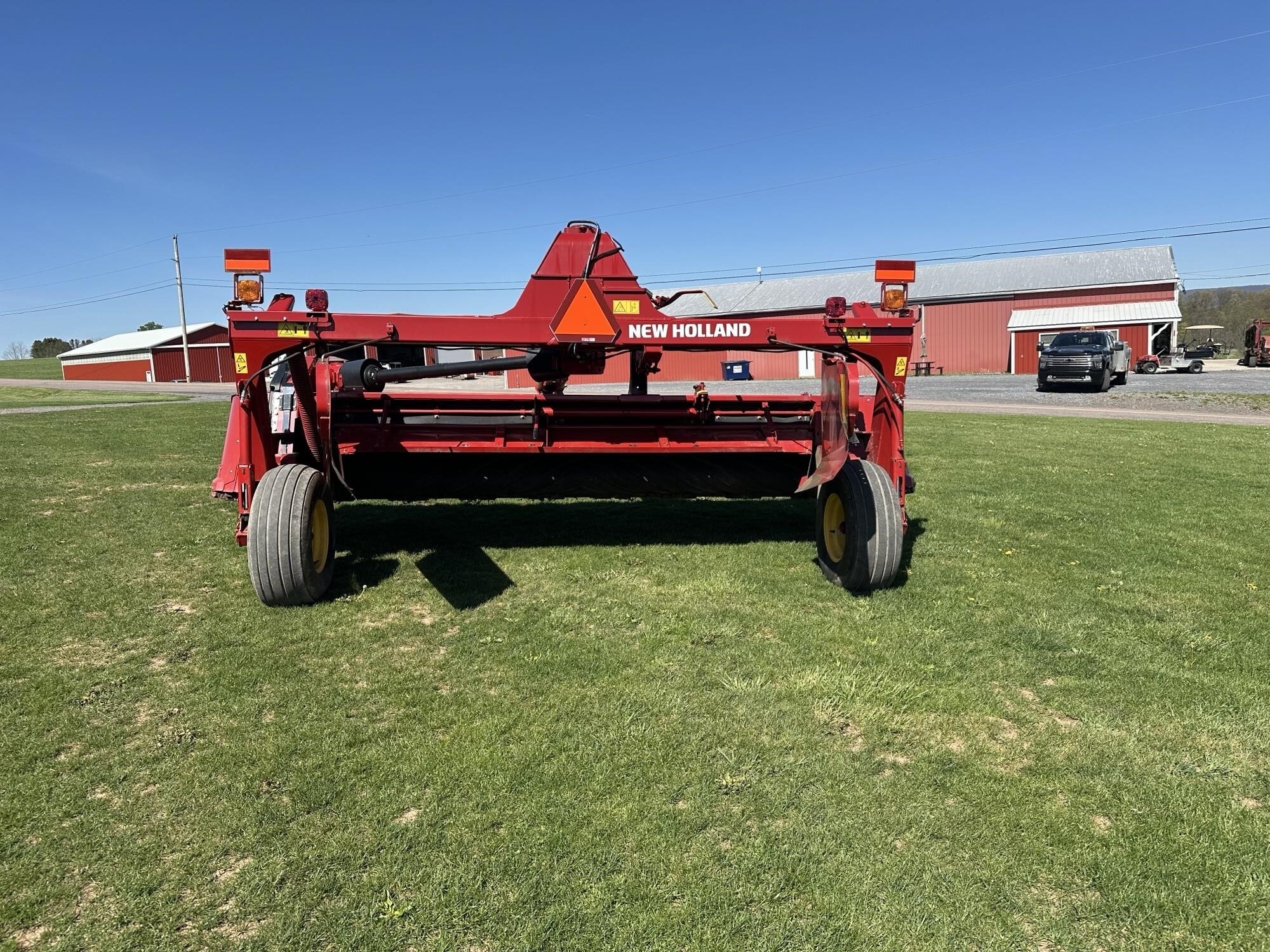2015 New Holland Discbine 316 Pull-Type Windrowers and Swather