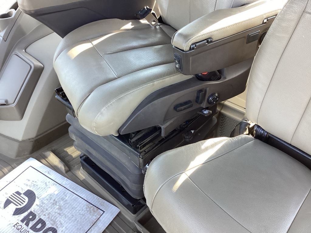 2021 John Deere 8RT 370 Tractor