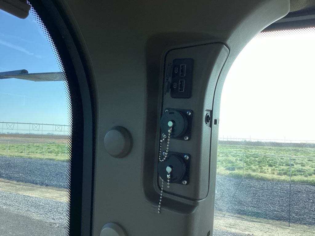 2021 John Deere 8RT 370 Tractor