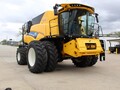 2022 New Holland CR7.90 REVELATION Combine