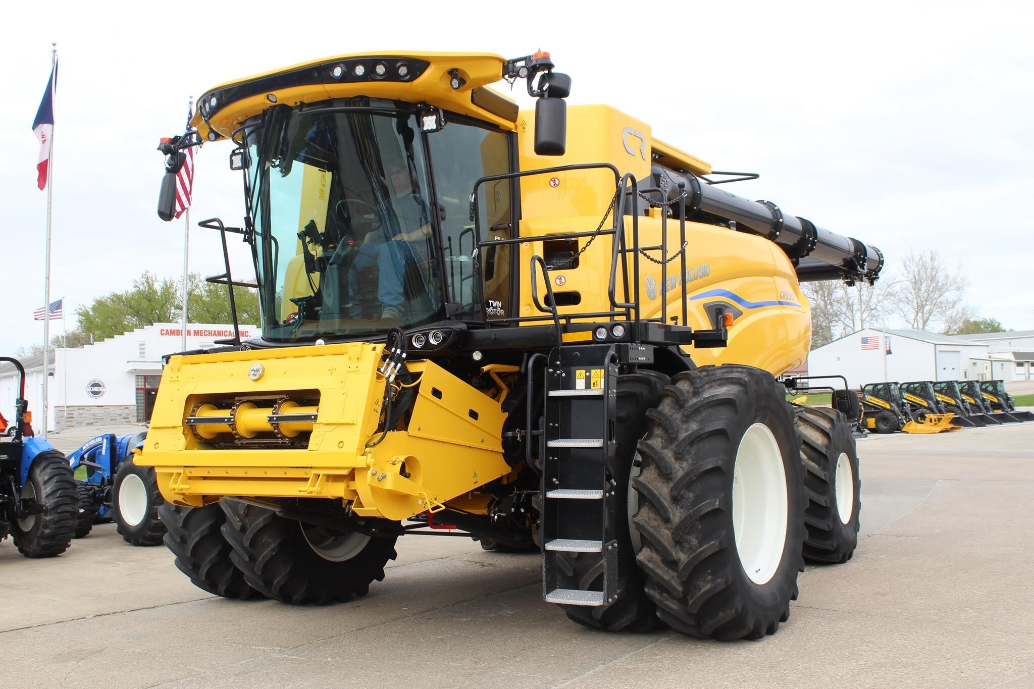 2024 New Holland CR9.90 REVELATION Combine