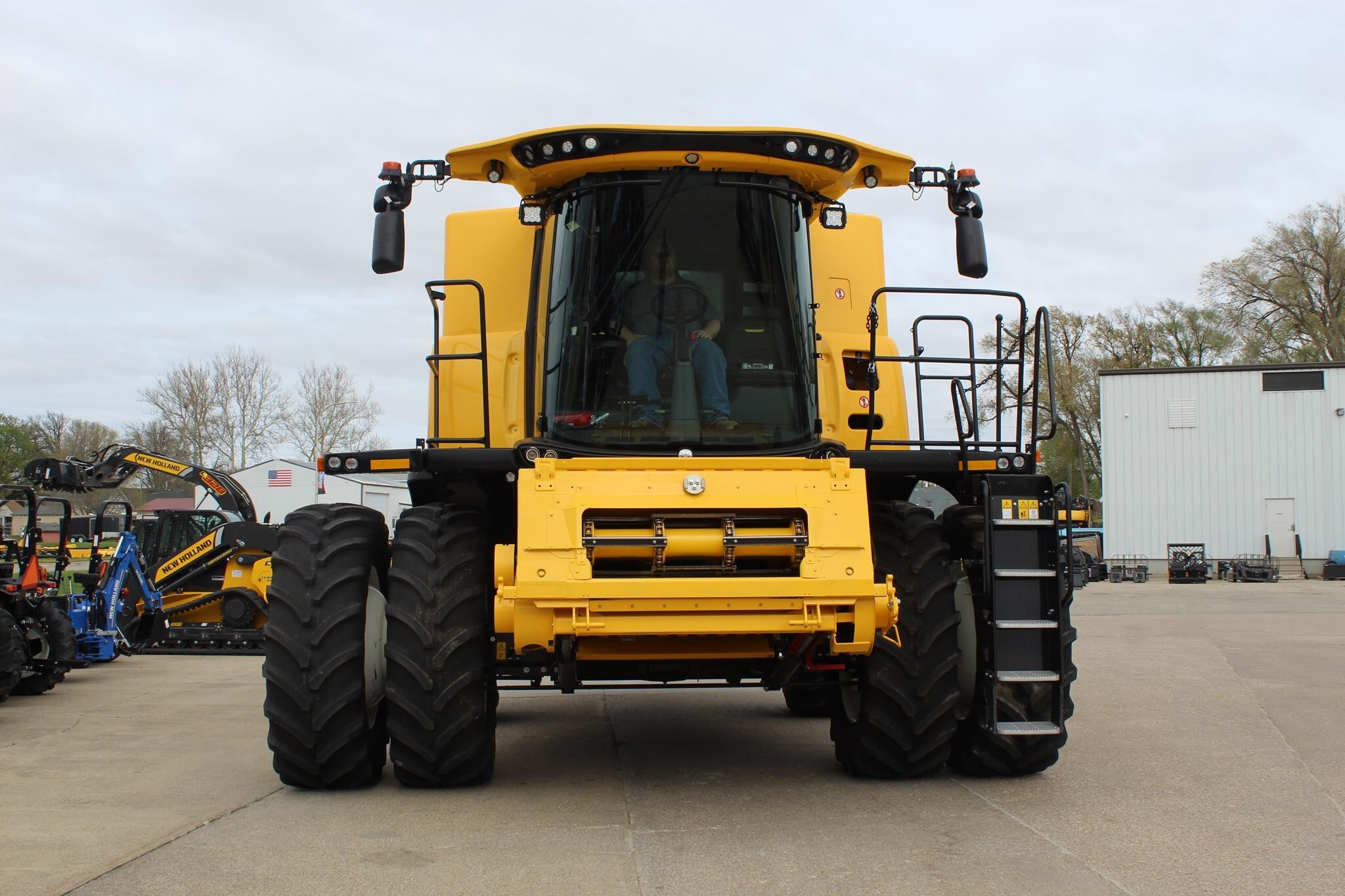 2024 New Holland CR9.90 REVELATION Combine