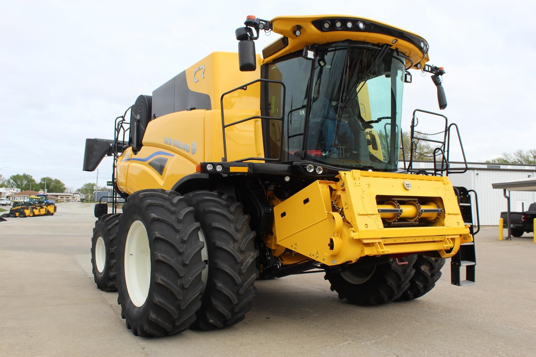 2024 New Holland CR9.90 REVELATION Combine