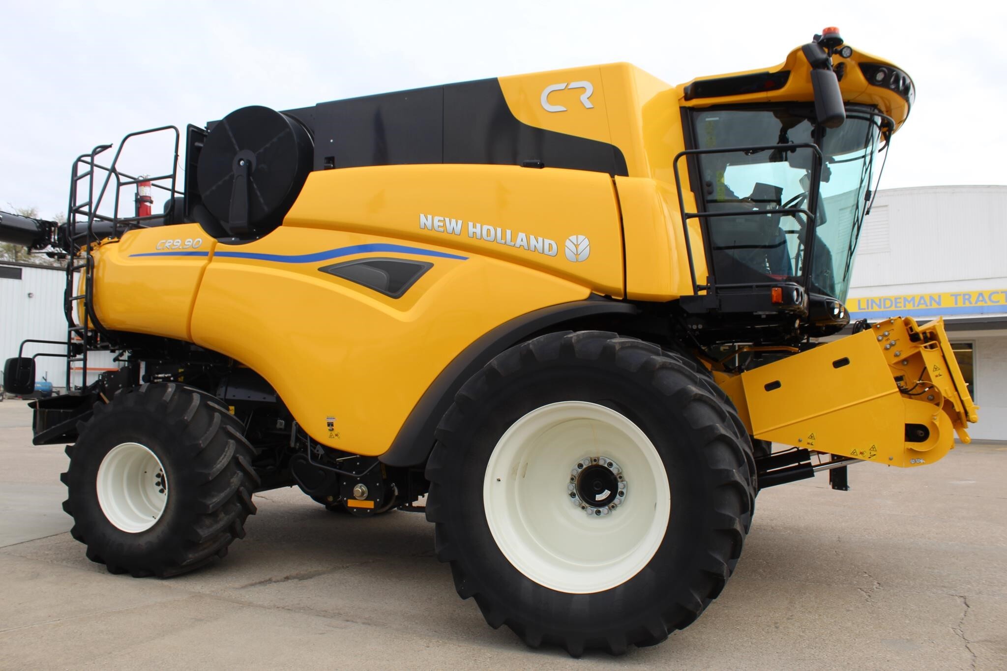 2024 New Holland CR9.90 REVELATION Combine