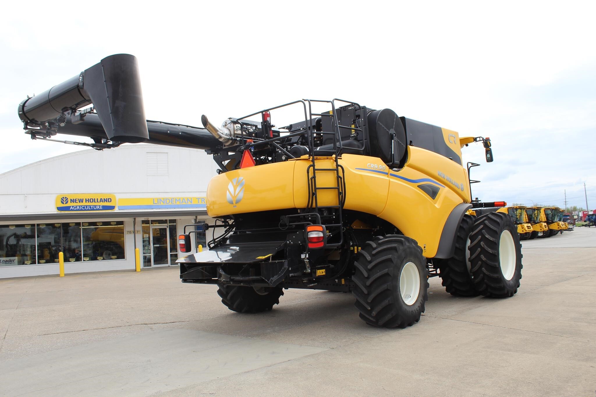 2024 New Holland CR9.90 REVELATION Combine