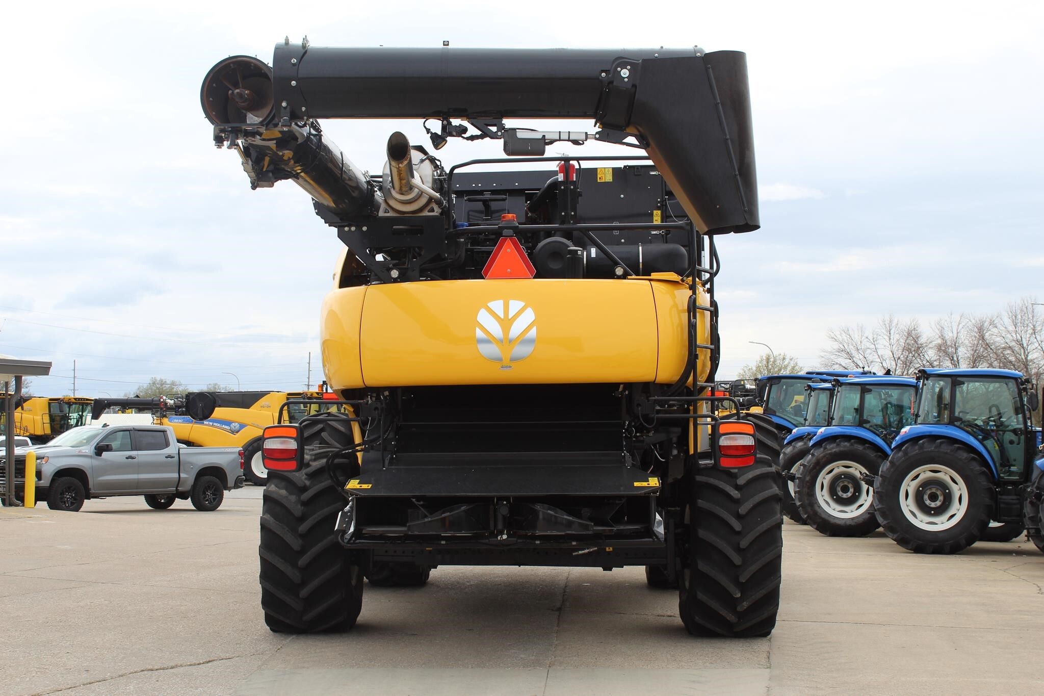 2024 New Holland CR9.90 REVELATION Combine