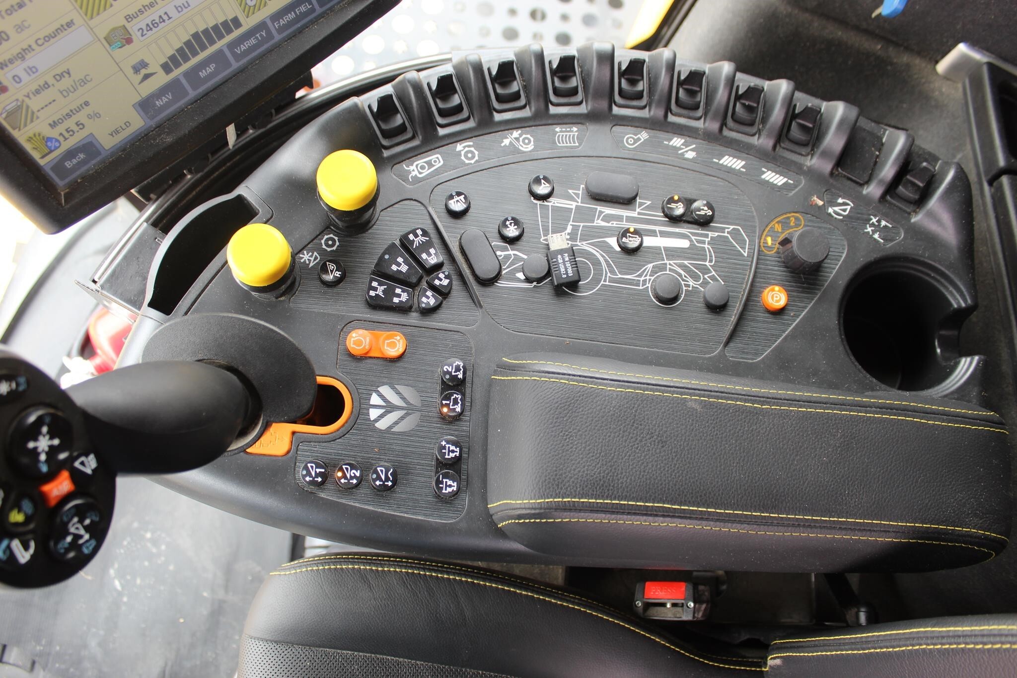 2024 New Holland CR9.90 REVELATION Combine