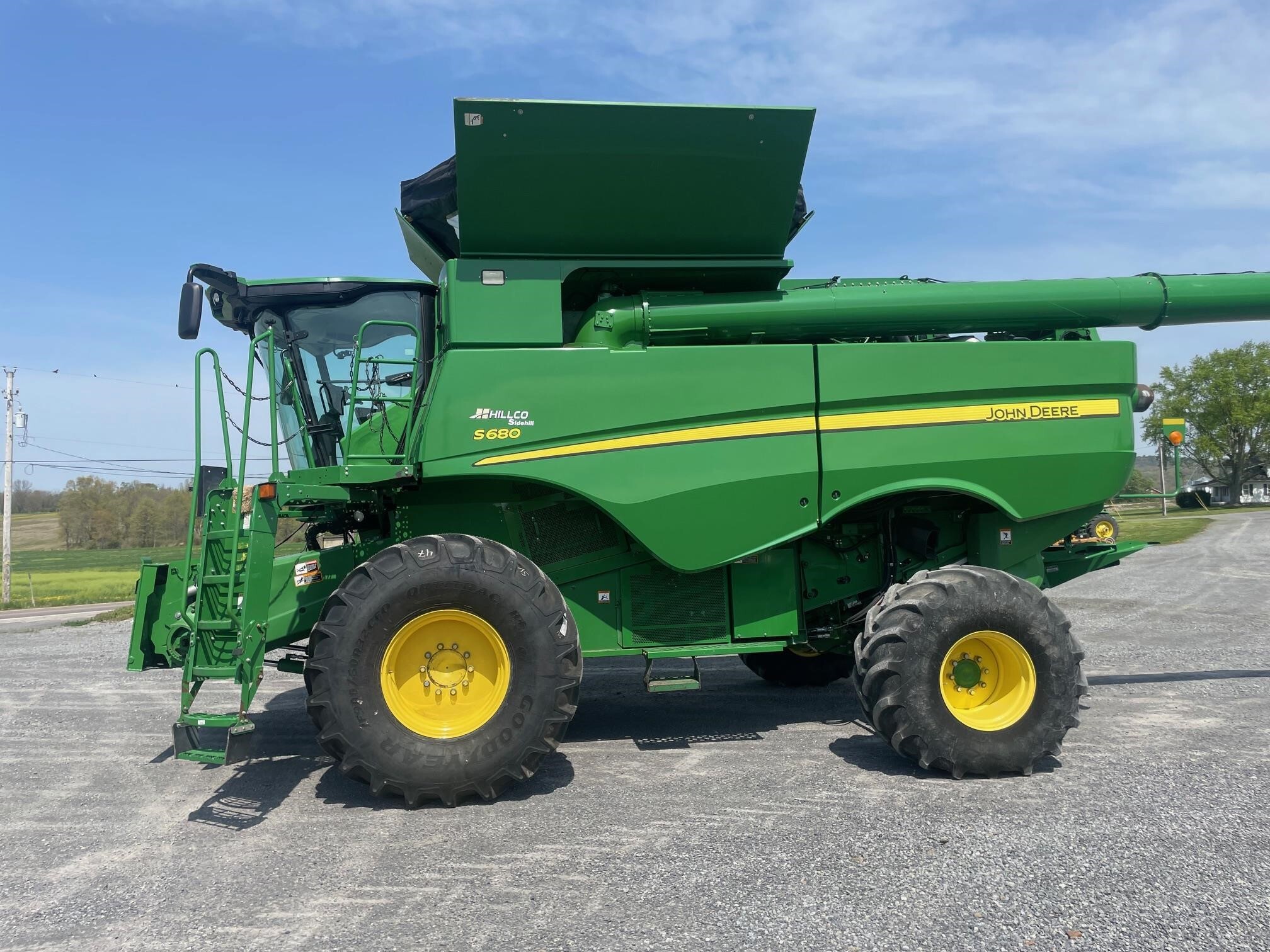 2013 John Deere S680 Combine