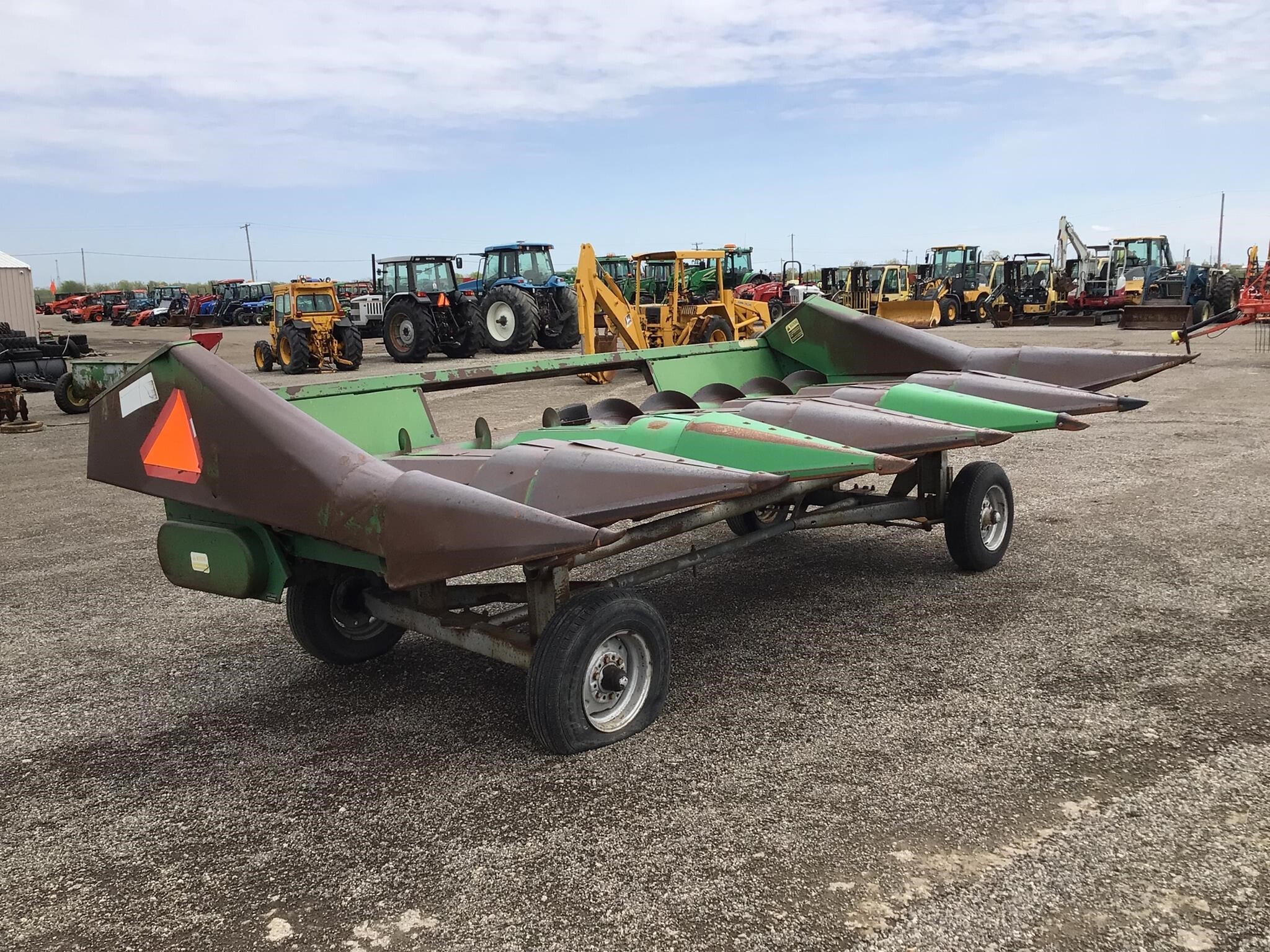  John Deere 643 Corn Head