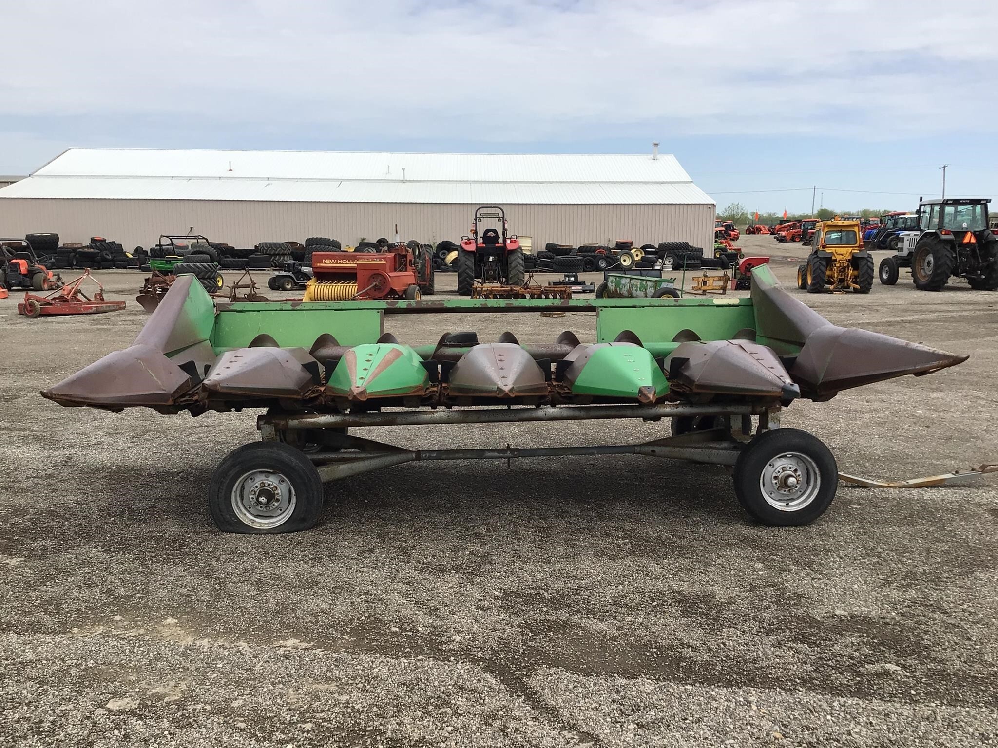  John Deere 643 Corn Head