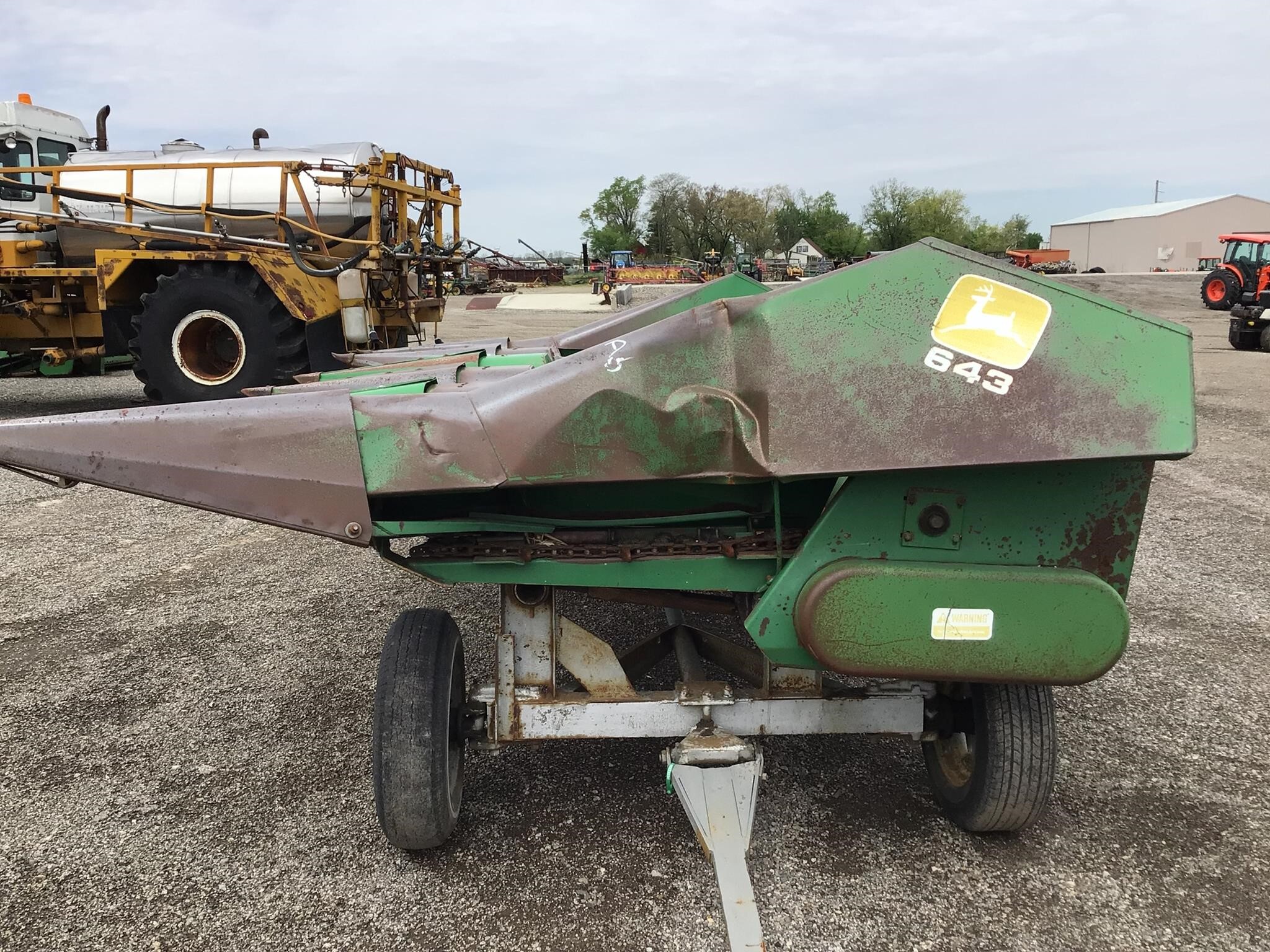  John Deere 643 Corn Head