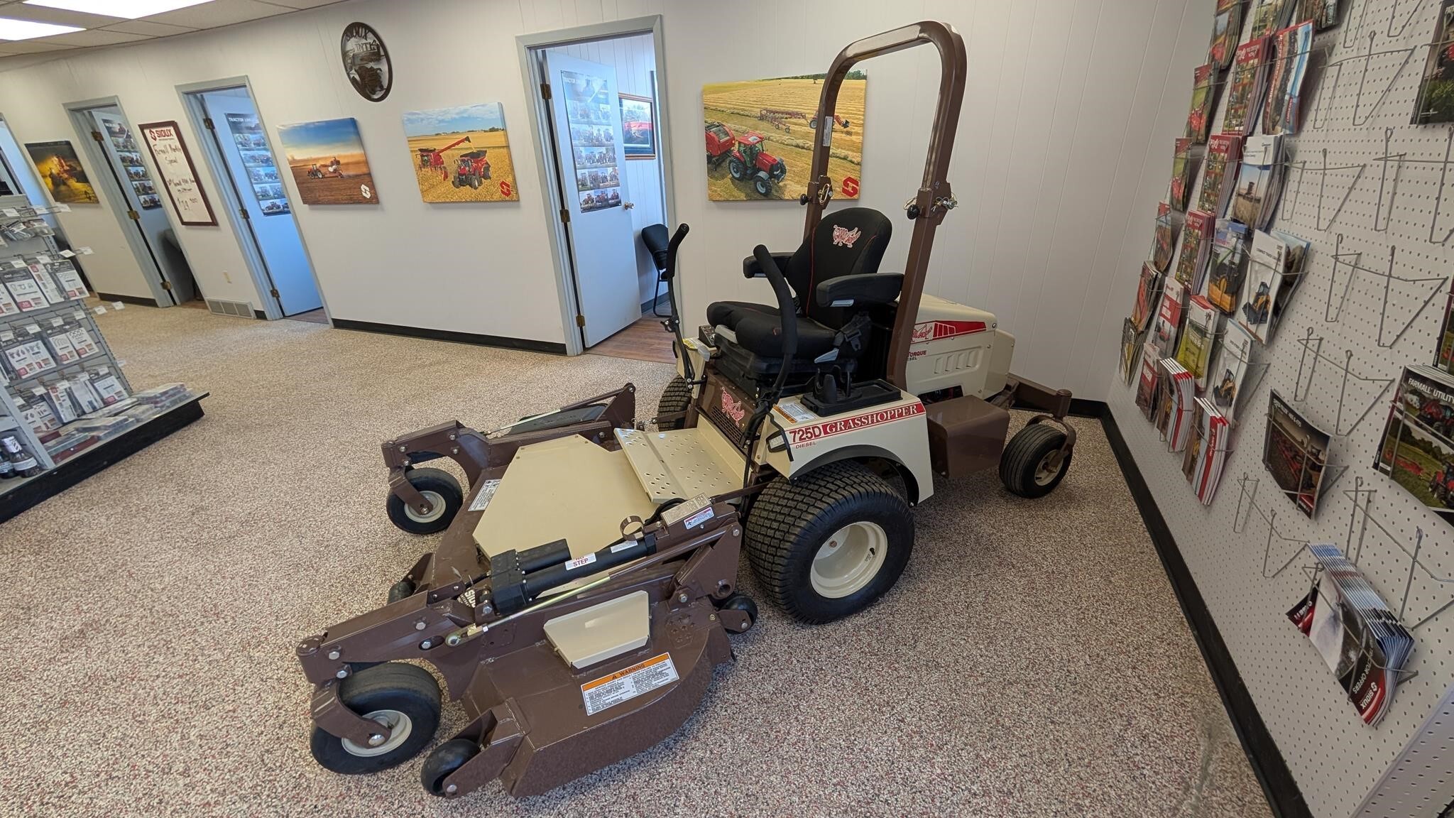2024 Grasshopper 725DT6 Lawn Mower