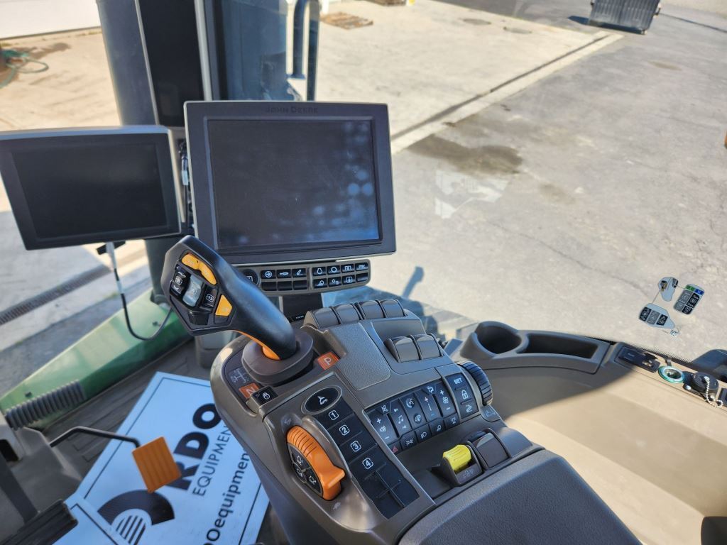 2021 John Deere 8RT 370 Tractor