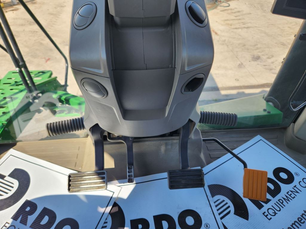 2021 John Deere 8RT 370 Tractor