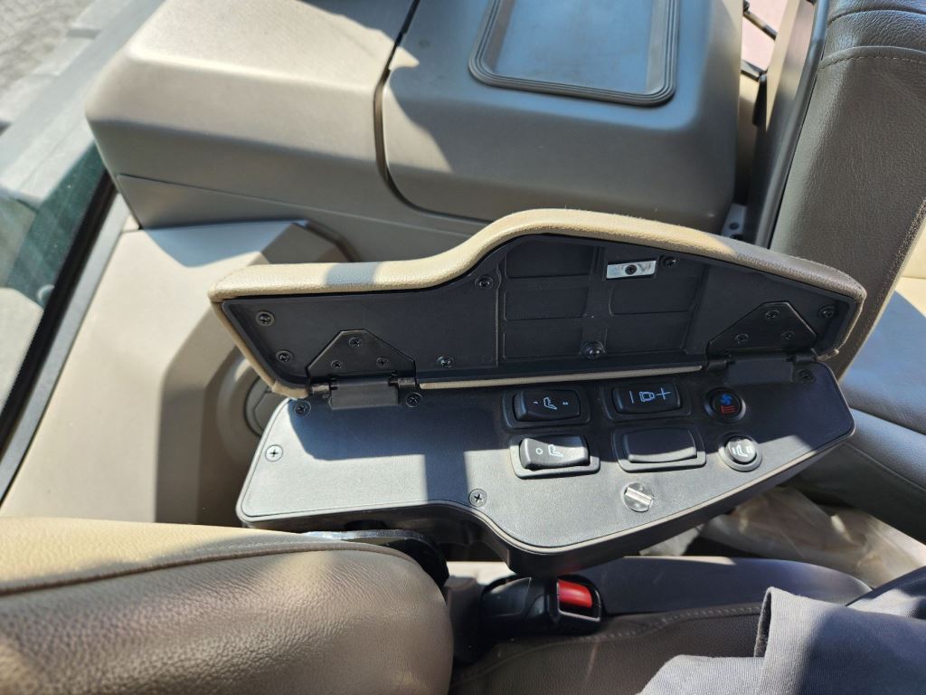 2021 John Deere 8RT 370 Tractor