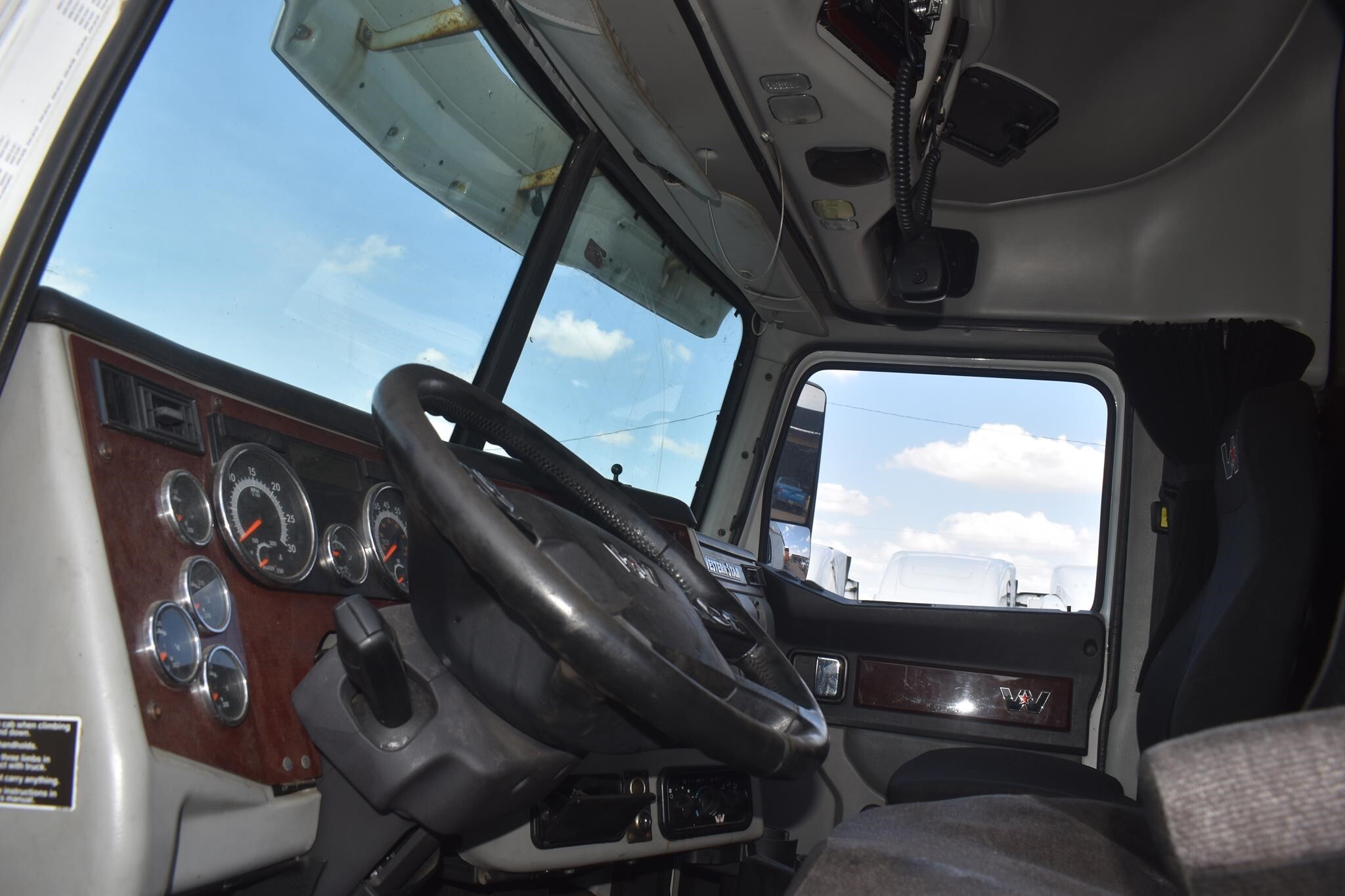 2017 Western Star 5700XE Semi Trucks/Trailer