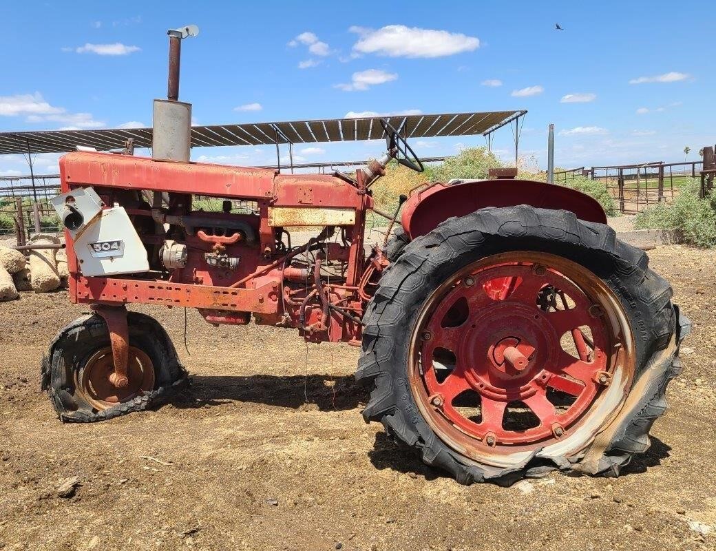 1964 International Harvester 504 Tractor