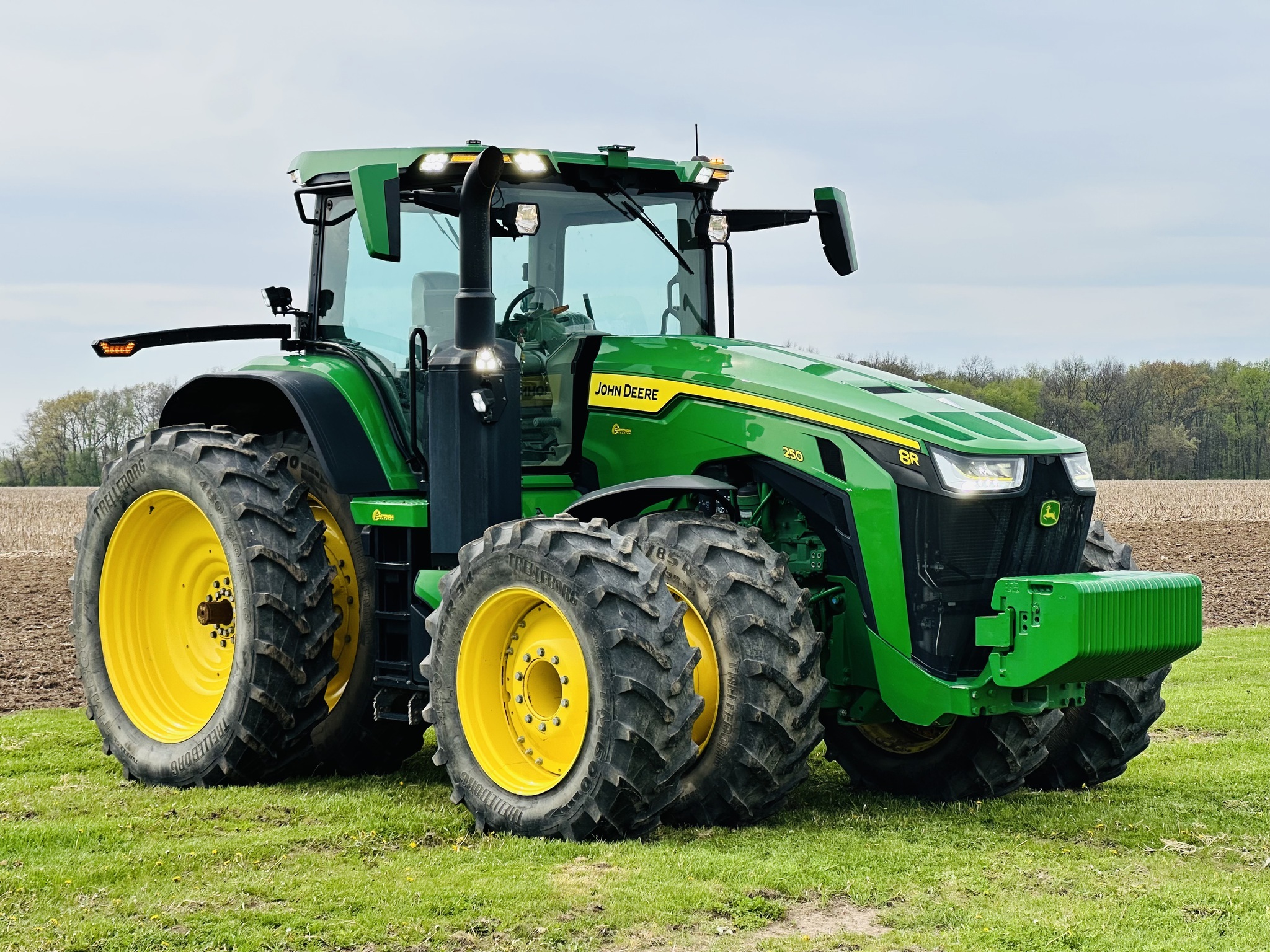 2022 John Deere 8R 250 Tractor