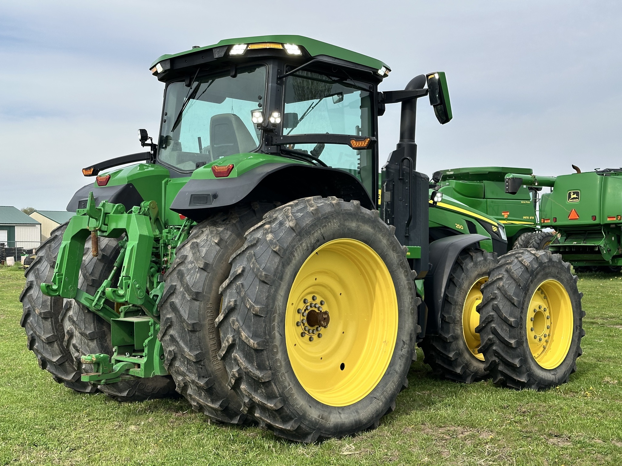 2022 John Deere 8R 250 Tractor