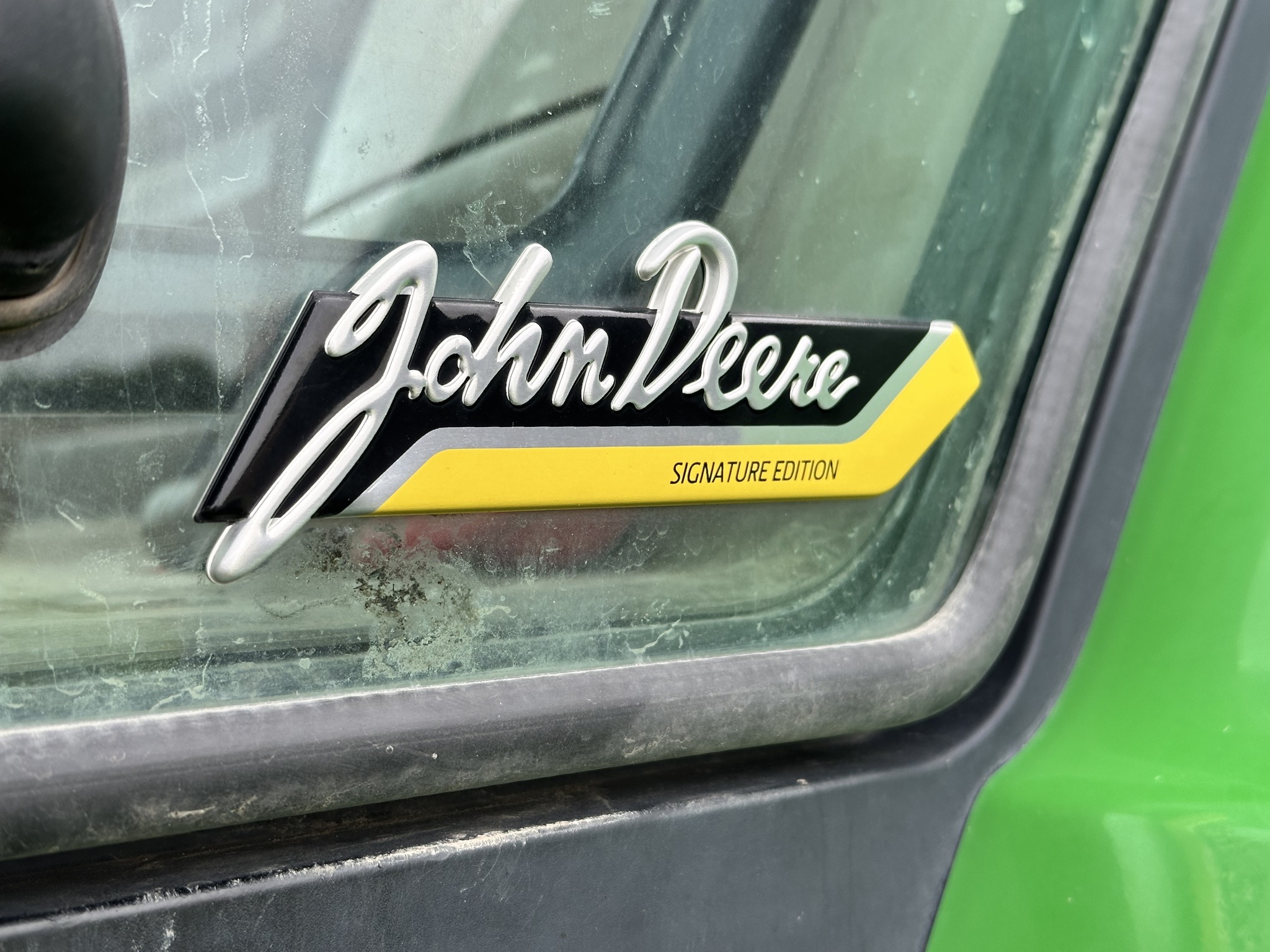 2022 John Deere 8R 250 Tractor