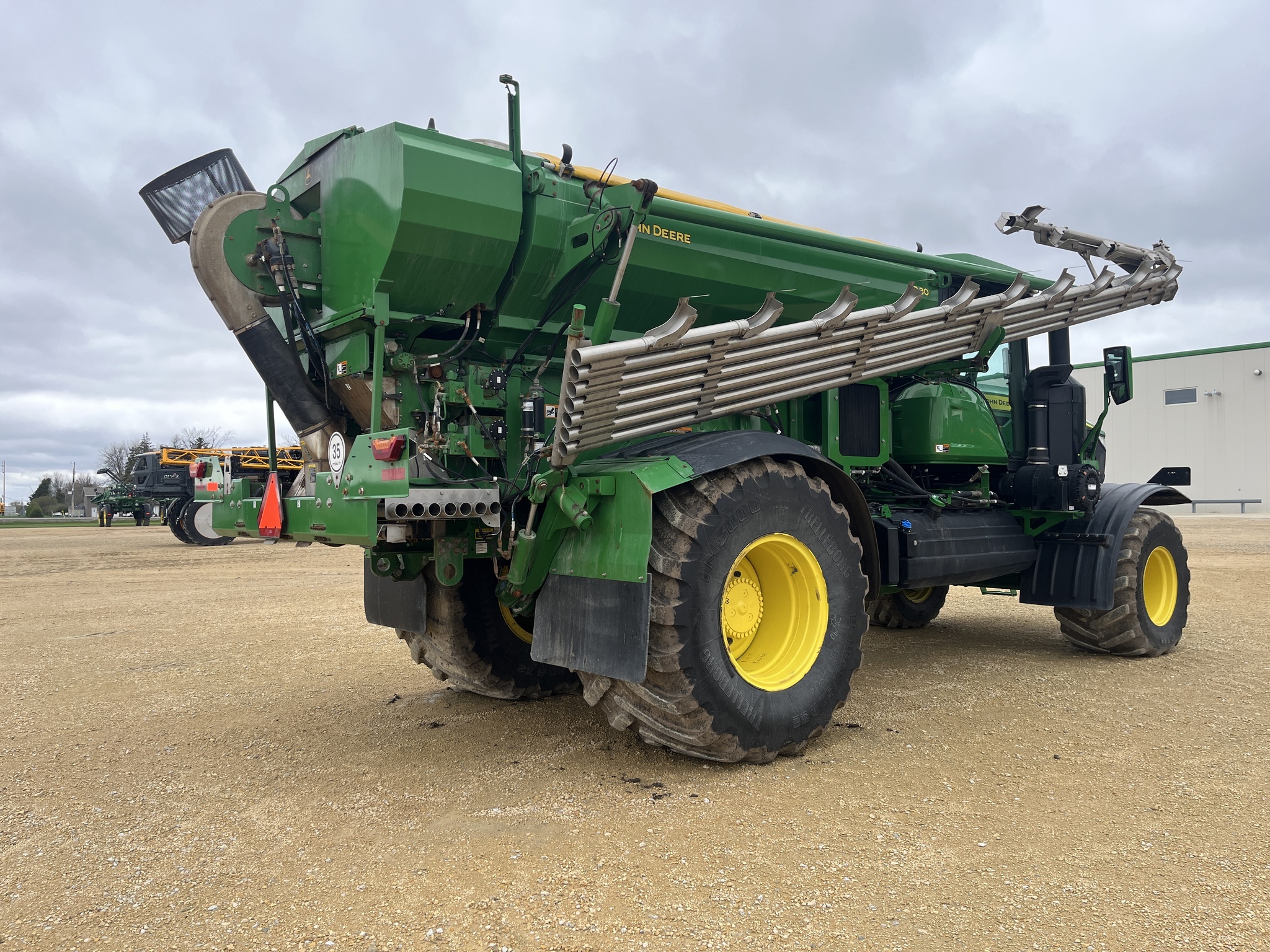 2022 John Deere 800R Self-Propelled Fertilizer Spreader