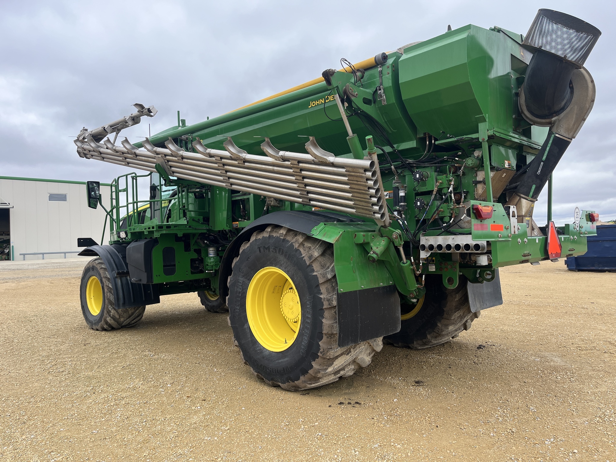 2022 John Deere 800R Self-Propelled Fertilizer Spreader