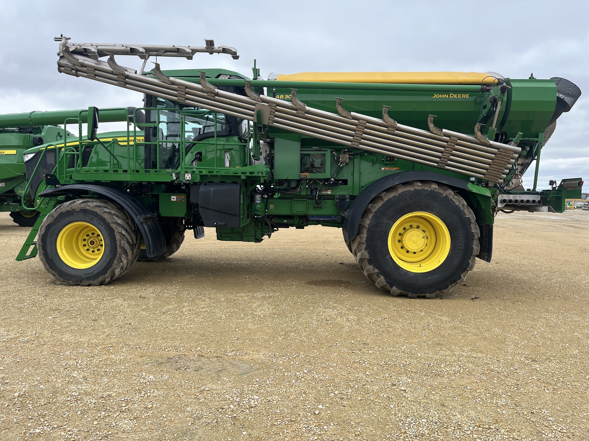 2022 John Deere 800R Self-Propelled Fertilizer Spreader