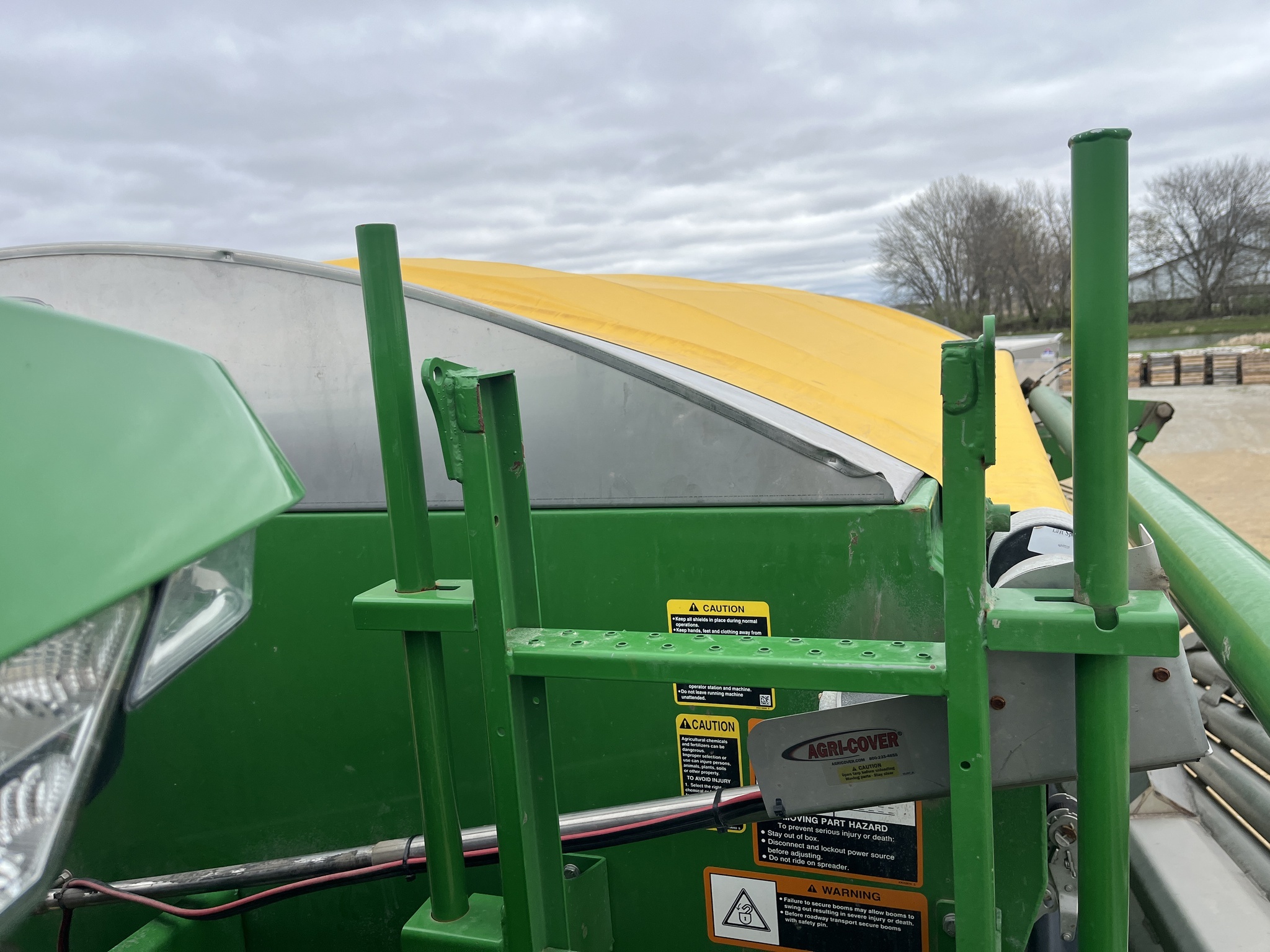 2022 John Deere 800R Self-Propelled Fertilizer Spreader