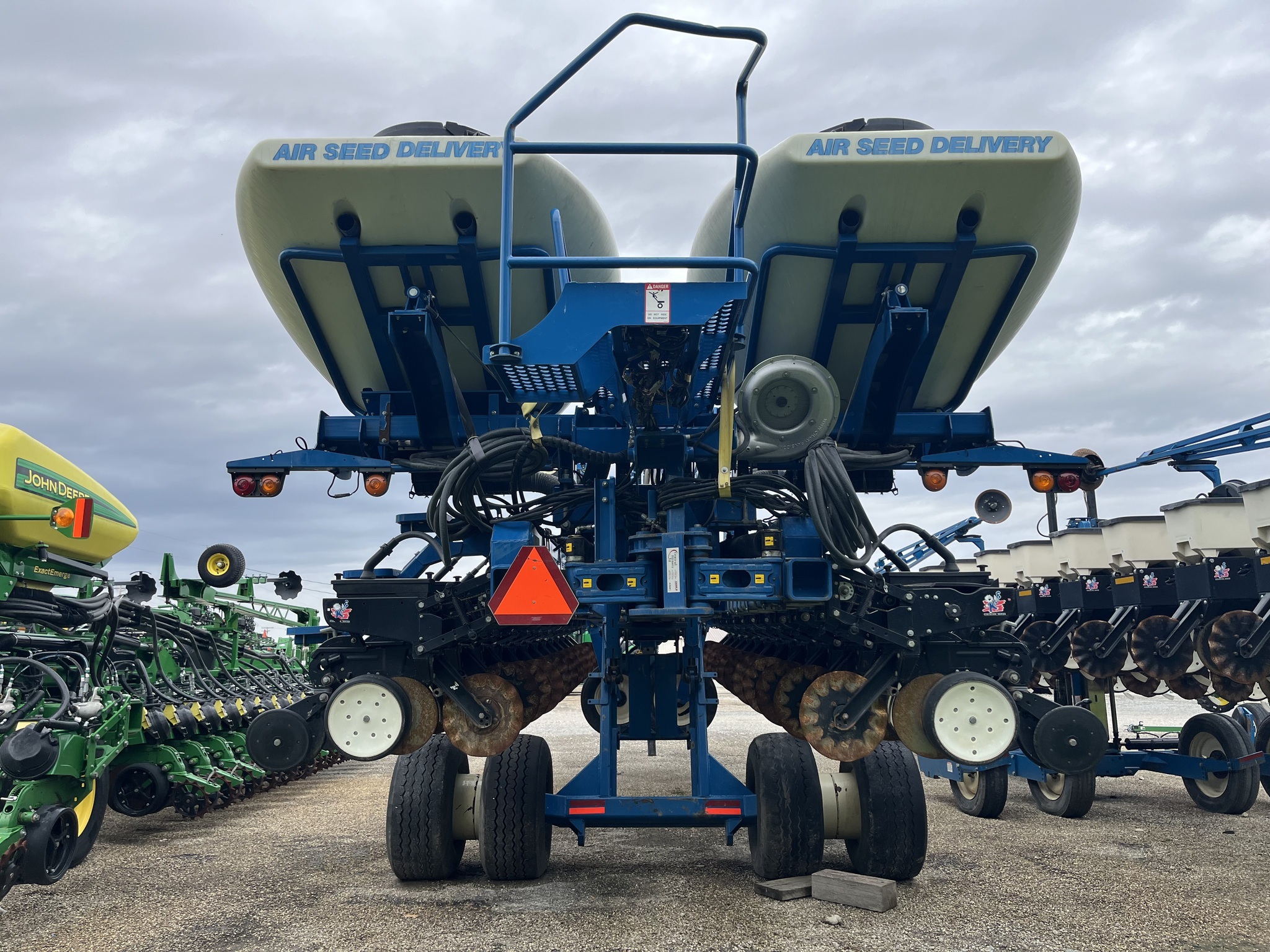 2011 Kinze 3700 Planter