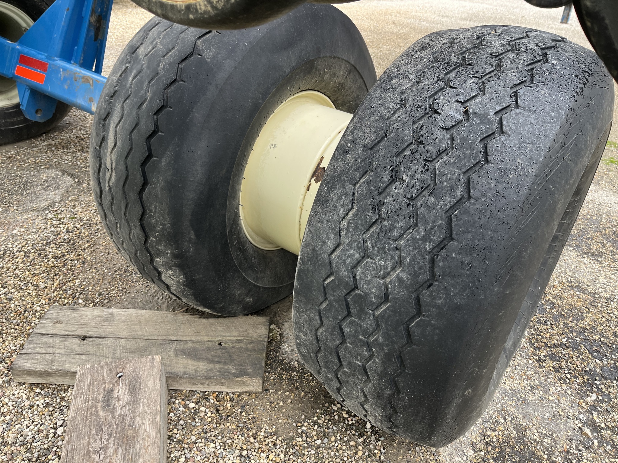 2011 Kinze 3700 Planter